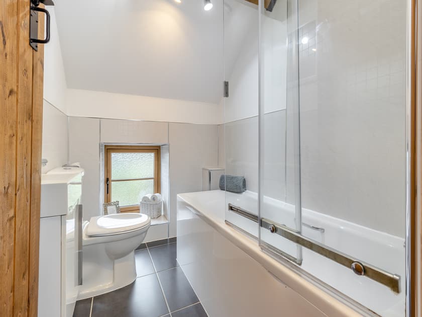 Bathroom | The Pig Sty - Green Farm Holiday Cottages, Cutthorpe, near Chesterfield