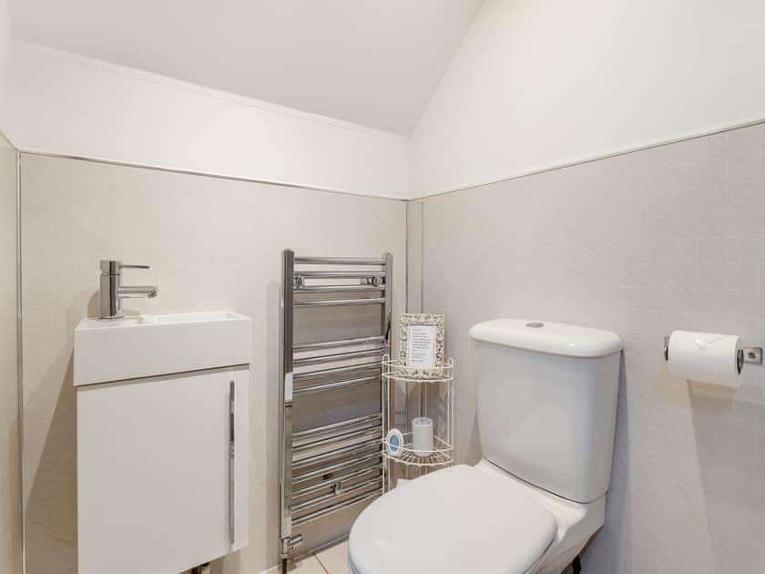 Bathroom | The Pig Sty - Green Farm Holiday Cottages, Cutthorpe, near Chesterfield