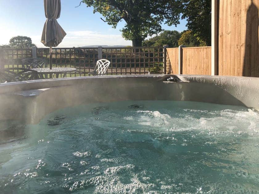 Hot tub | The Pig Sty - Green Farm Holiday Cottages, Cutthorpe, near Chesterfield