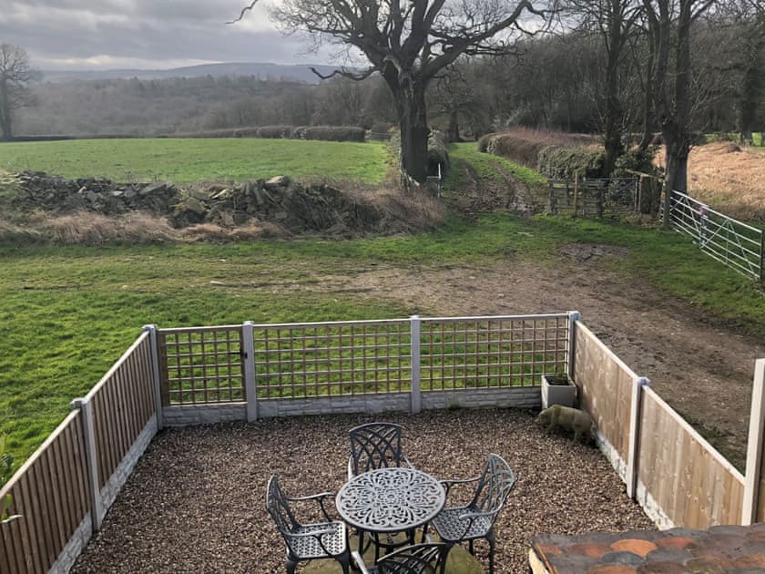 Sitting-out-area | The Pig Sty - Green Farm Holiday Cottages, Cutthorpe, near Chesterfield