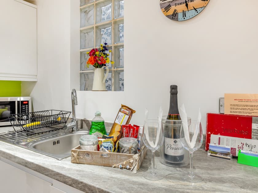 Kitchen | 8 Vista Apartments, Paignton