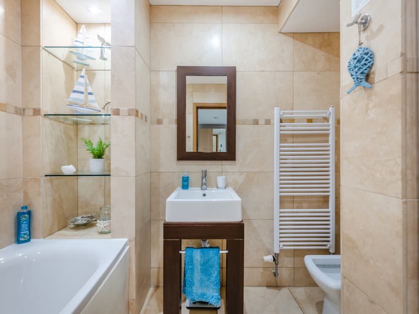 Bathroom | 8 Vista Apartments, Paignton