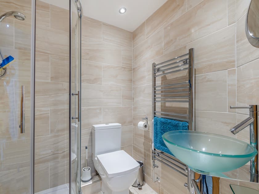 Bathroom | 8 Vista Apartments, Paignton