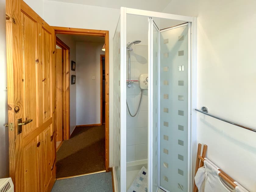 Bathroom | Lorien Cottage, Nethy Bridge