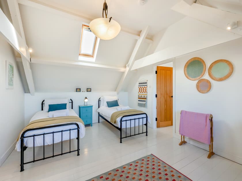 Twin bedroom | The Granary - House In The Yard, Gaerwen