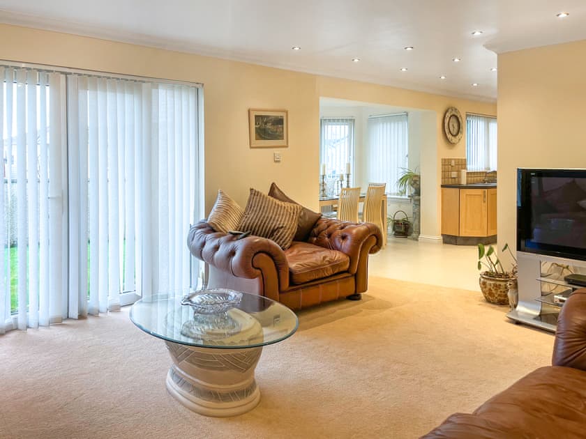 Open plan living space | Littlewood Gardens, Montrose