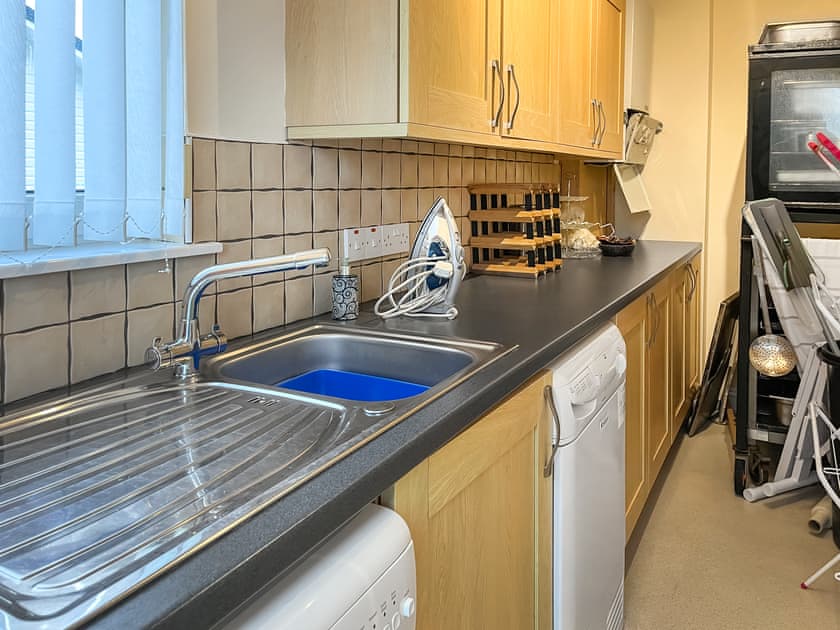 Kitchen | Littlewood Gardens, Montrose