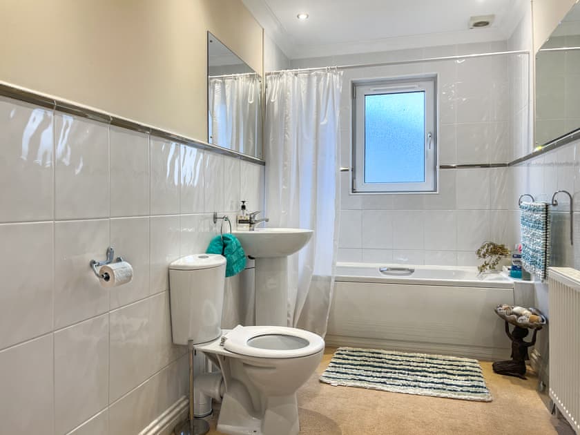 Bathroom | Littlewood Gardens, Montrose