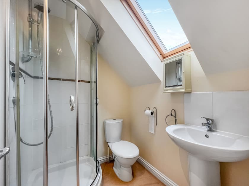 Bathroom | Littlewood Gardens, Montrose