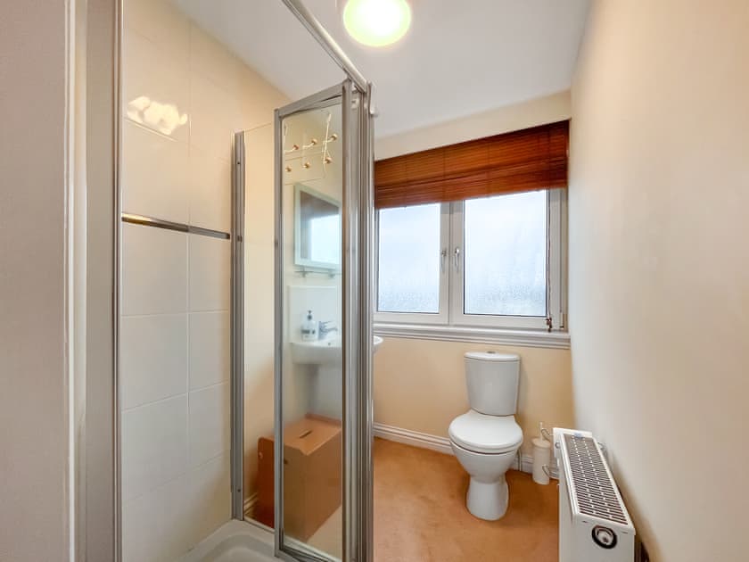Bathroom | Littlewood Gardens, Montrose