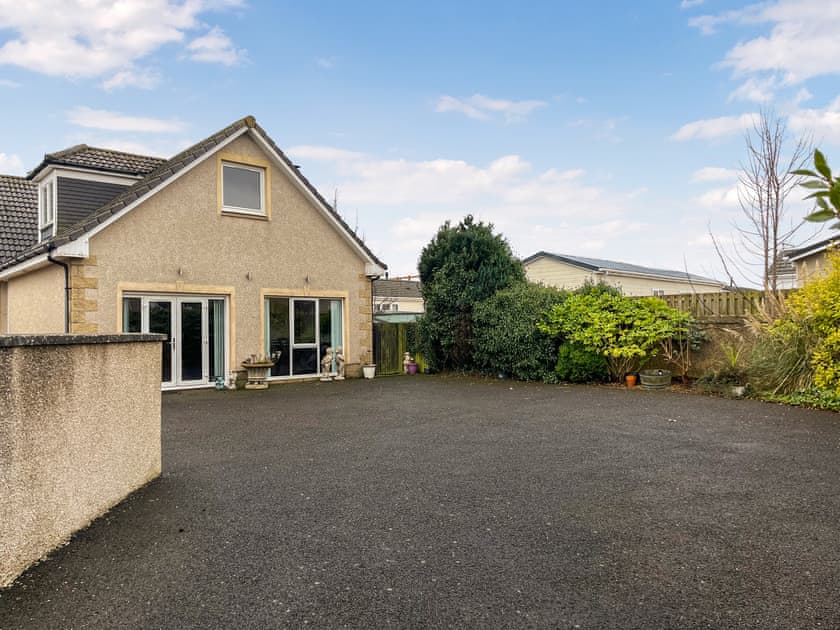 Exterior | Littlewood Gardens, Montrose