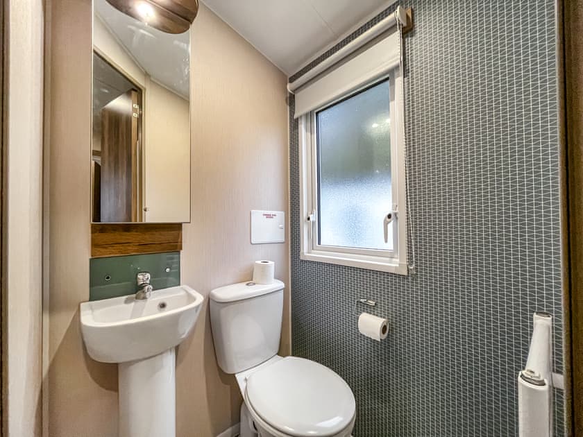Bathroom | The Kestrel - Riverview Country Park, Forres