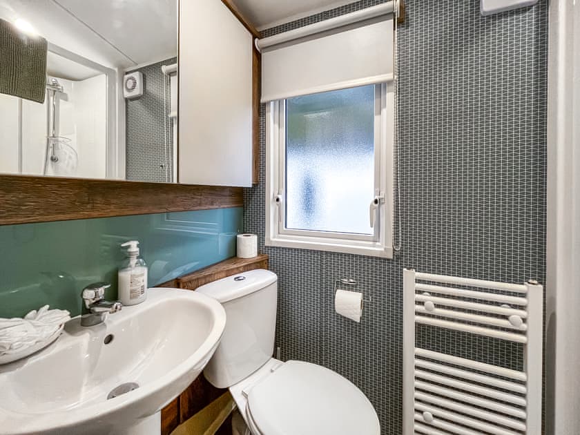 Bathroom | The Kestrel - Riverview Country Park, Forres