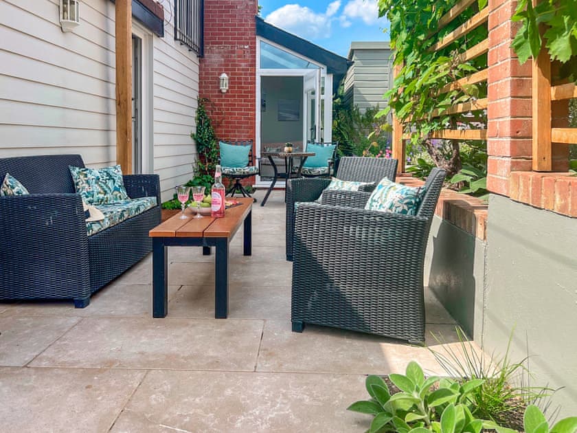Sitting-out-area | The Boathouse - The Quay, Waldringfield