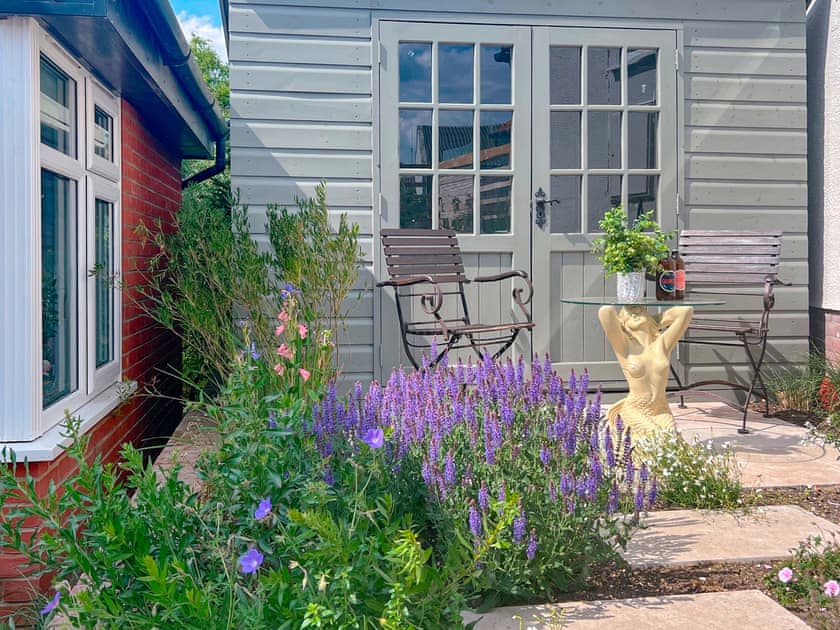 Sitting-out-area | The Boathouse - The Quay, Waldringfield