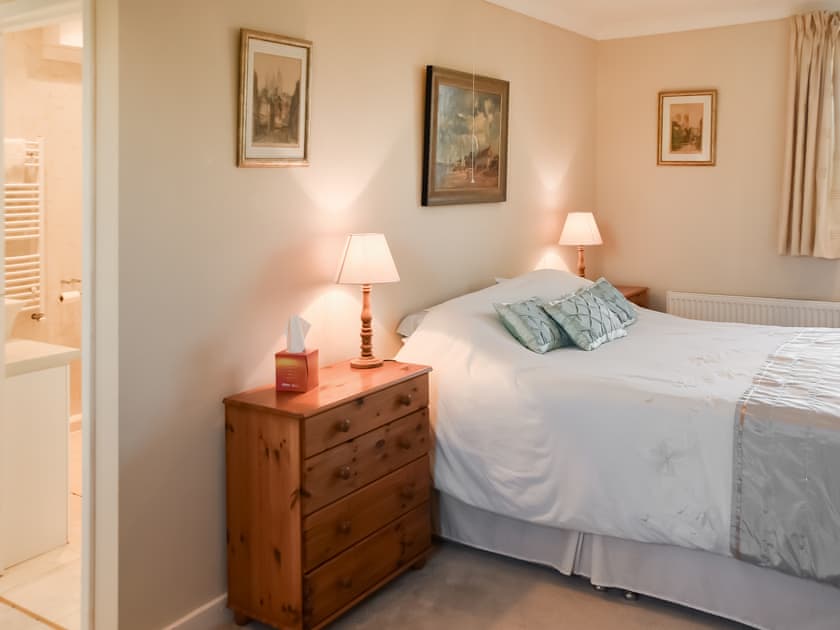 Double bedroom | Swallowdale, Flordon