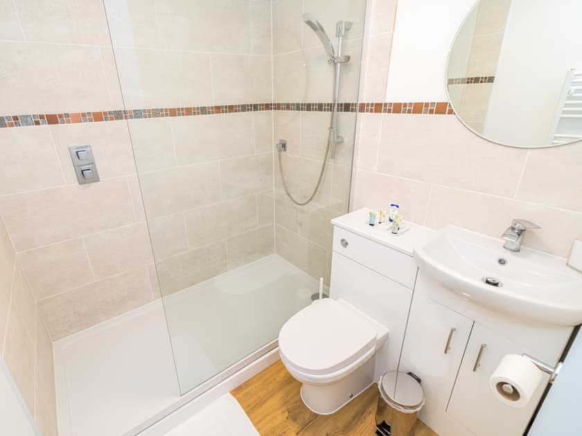 Bathroom | Four in a Row Holiday ApartmentsApartment 4, Brockenhurst