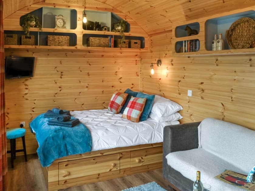 Double bedroom | Hadrian’s Wall Shepherd’s Hut at Brockalee Farm, Bardon Mill, Near Hexham