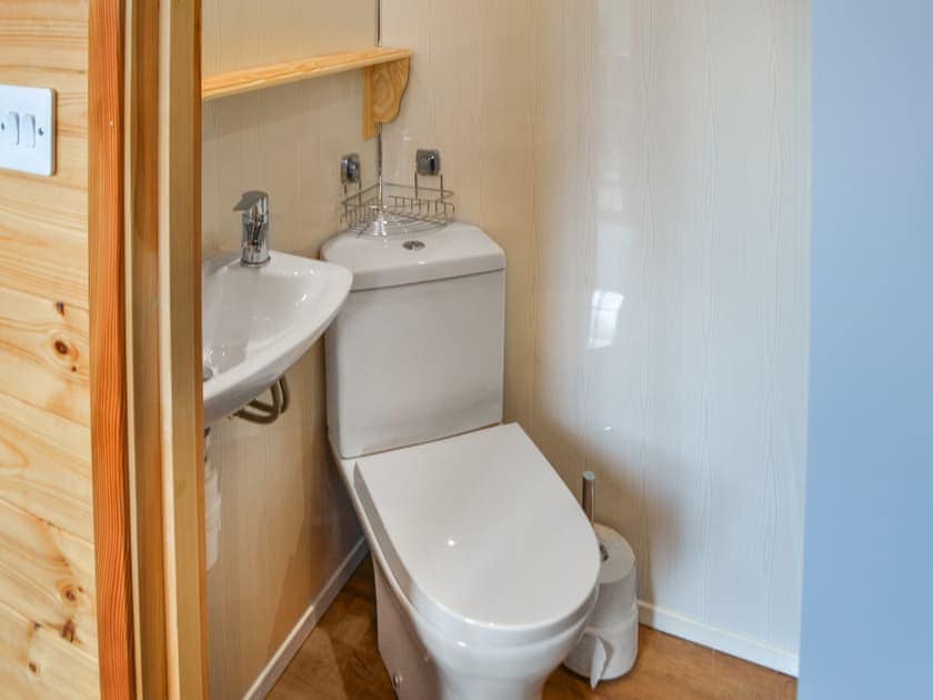 Bathroom | Hadrian’s Wall Shepherd’s Hut at Brockalee Farm, Bardon Mill, Near Hexham