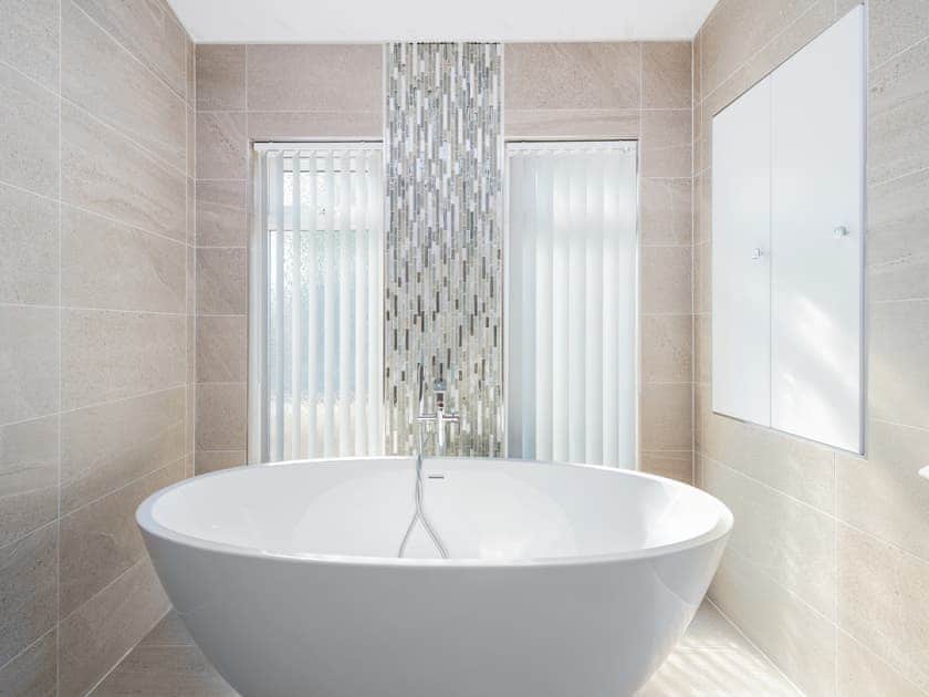 Bathroom | Manor Lodge - Stoney Acres Luxury Holiday Park, Dorrington