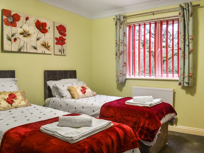 Twin bedroom | Carey Meadows, Beaworthy