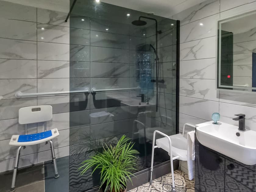 Bathroom | Carey Meadows, Beaworthy