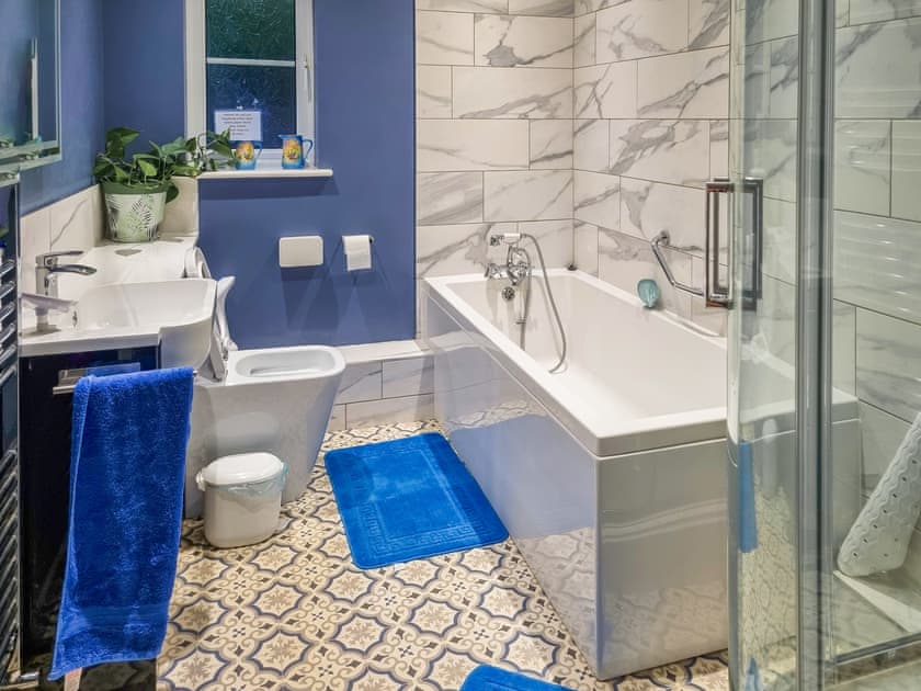 Bathroom | Carey Meadows, Beaworthy