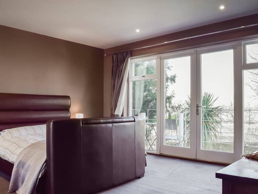 Double bedroom | Redwood House, Hoby