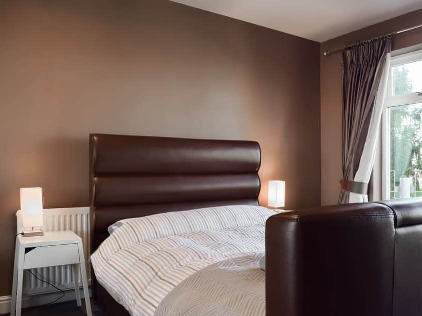 Double bedroom | Redwood House, Hoby