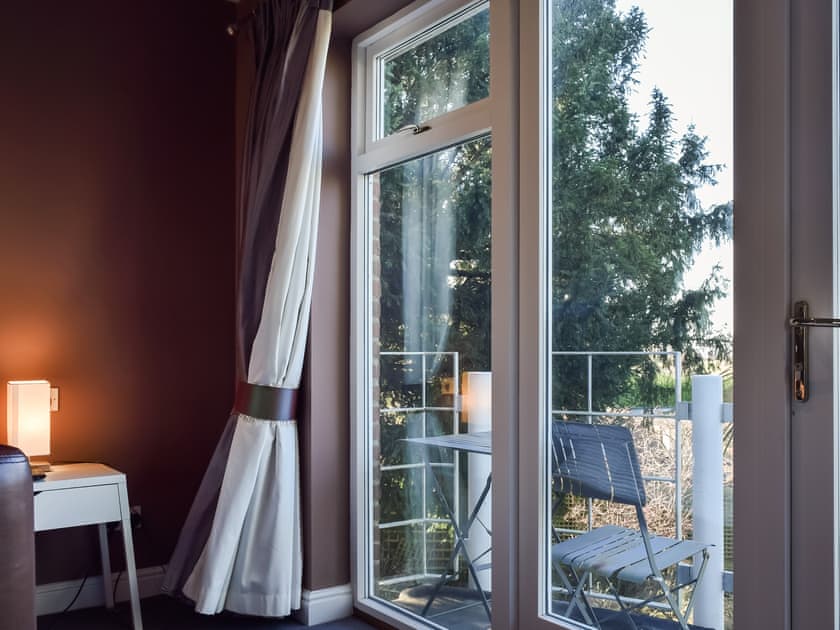 Double bedroom | Redwood House, Hoby