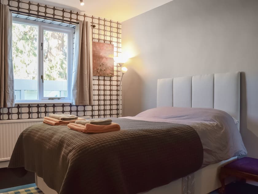 Double bedroom | Redwood House, Hoby