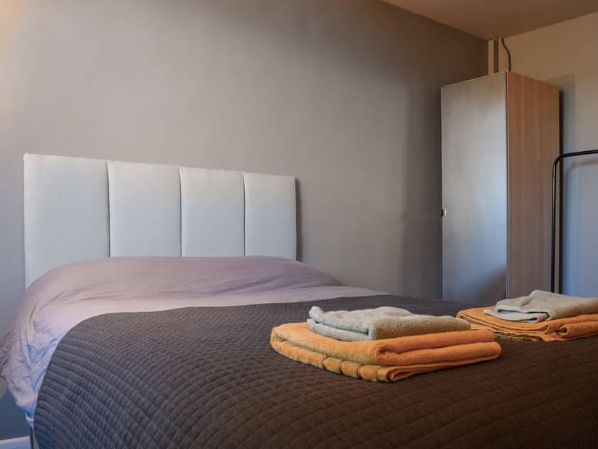 Double bedroom | Redwood House, Hoby