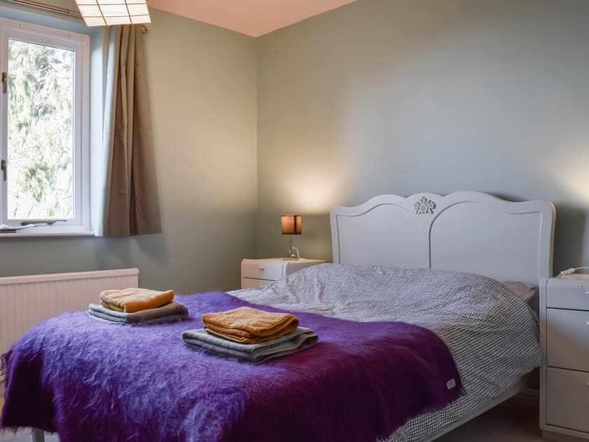 Double bedroom | Redwood House, Hoby
