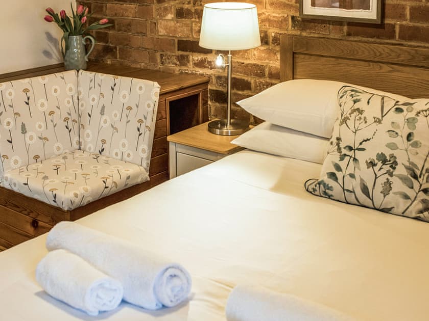 Double bedroom | Yarlington Mill - The Old Kennels Holidays, Ledbury
