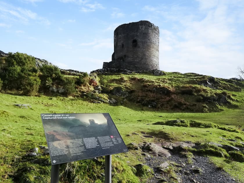 Castell Dolbadarn Castle | Maes Derlwyn, Llanberis, near Caernarfon
