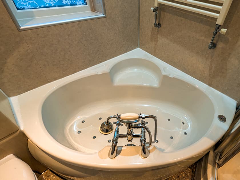 Bathroom | Prior Bank, Canonbie