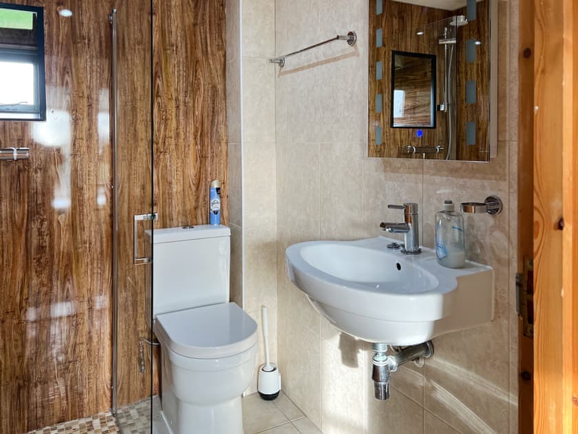 Shower room | Aberdaron Retreat- Ty Cam - Aberdaron Retreat, Aberdaron