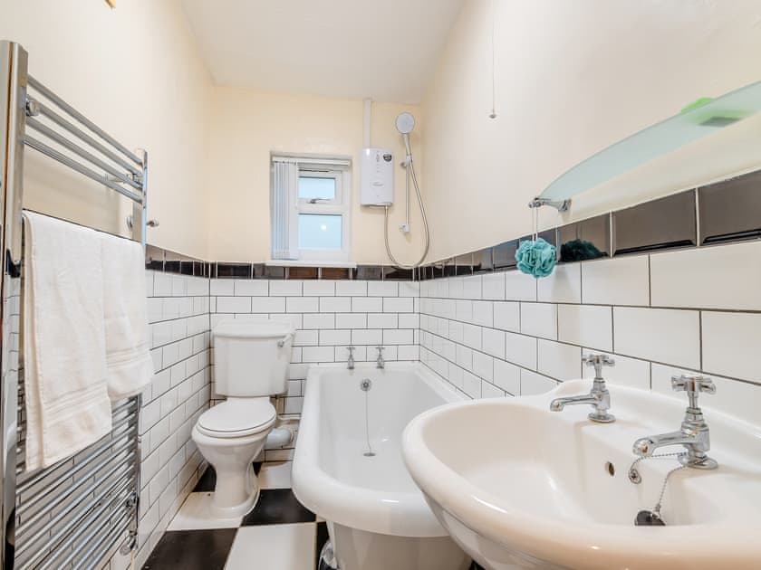Bathroom | Homeleigh, Stroud
