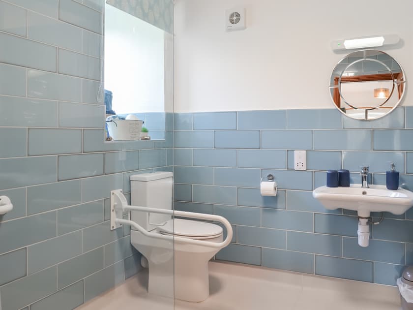 Bathroom | River Cottage (Luxury) - Low Mill Farm Cottages, East Ayton near Scarborough
