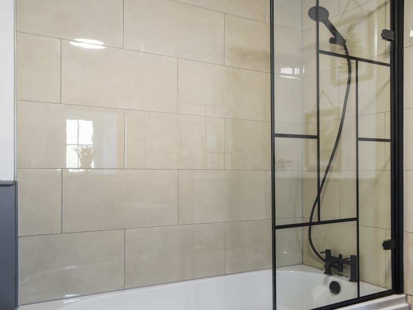 Bathroom | River Cottage (Luxury) - Low Mill Farm Cottages, East Ayton near Scarborough