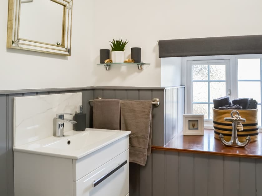 Bathroom | River Cottage (Luxury) - Low Mill Farm Cottages, East Ayton near Scarborough