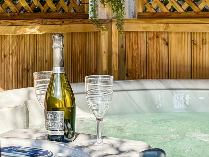 Hot tub | Back Pier Cottage, Gorleston-on-Sea- Great Yarmouth - Norfolk