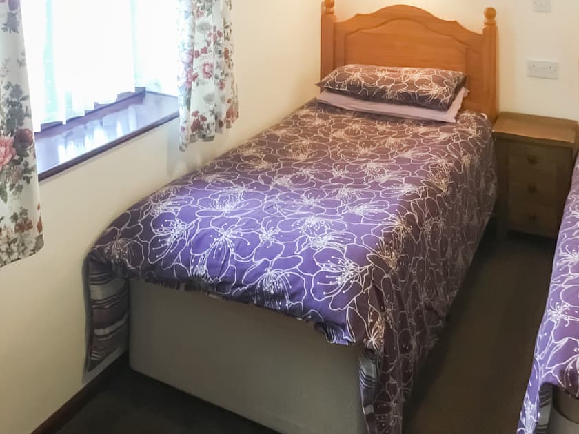 Twin bedroom | Oakwood, Cheriton Bishop, near Dartmoor National Park