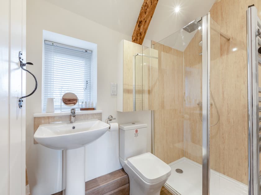 Bathroom | Brent Cottage - Burton Row, East Brent, near Weston-super-Mare
