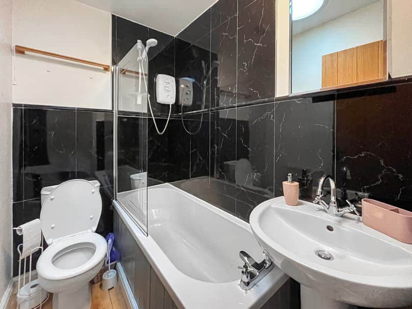 Bathroom | Ty Capel Cottage, Betws-Y-Coed