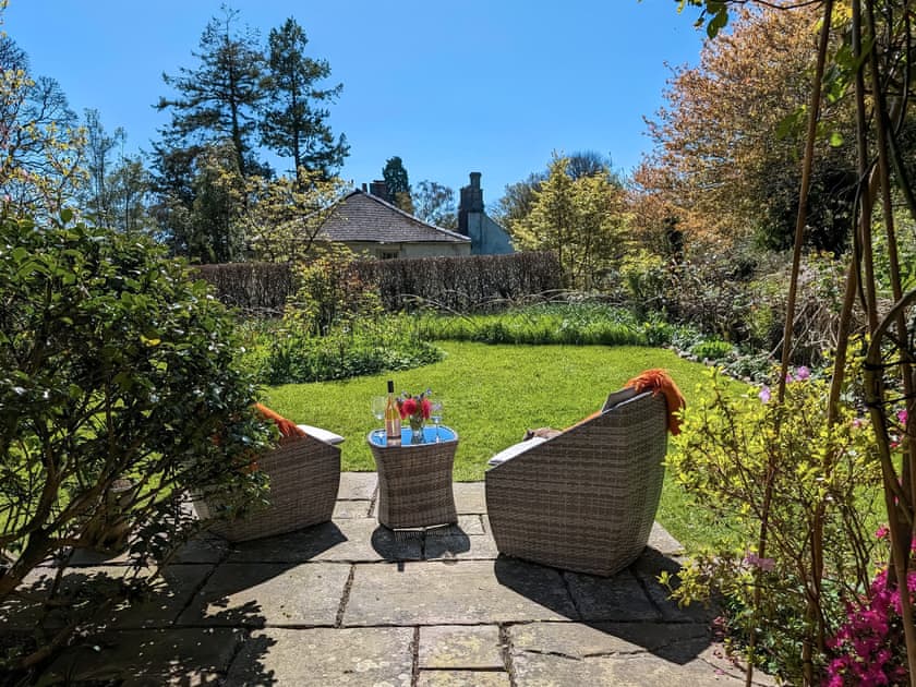 Sitting-out-area | Tamar Orchard Barn, Gunnislake