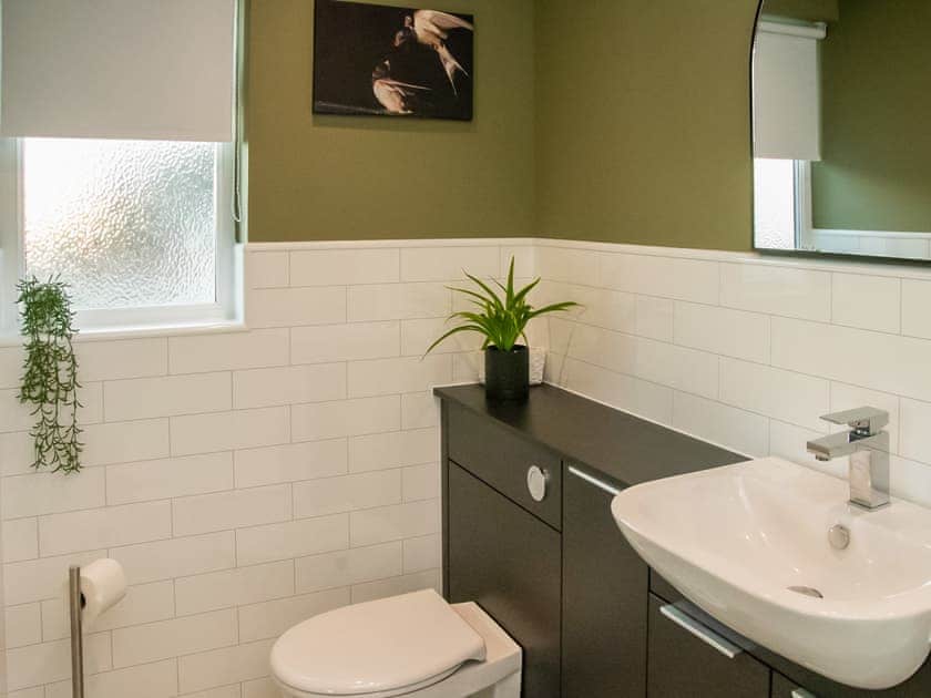 Modern master bedroom en suite | Lobster Ponds, Helmsdale