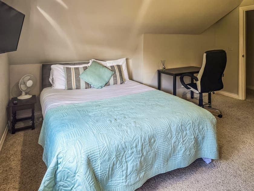 Bedroom 3, king size bed with desk and office chair | Wernddu Fechan House - Wernddu Properties, Neath