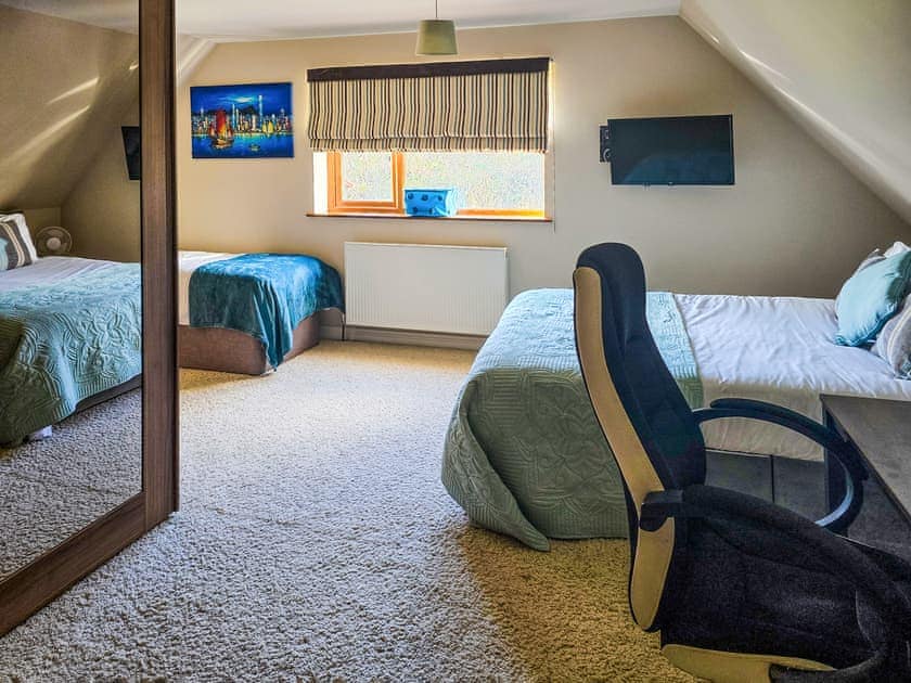 Bedroom 3, king size and single bed with workstation and ensuite bathroom | Wernddu Fechan House - Wernddu Properties, Neath