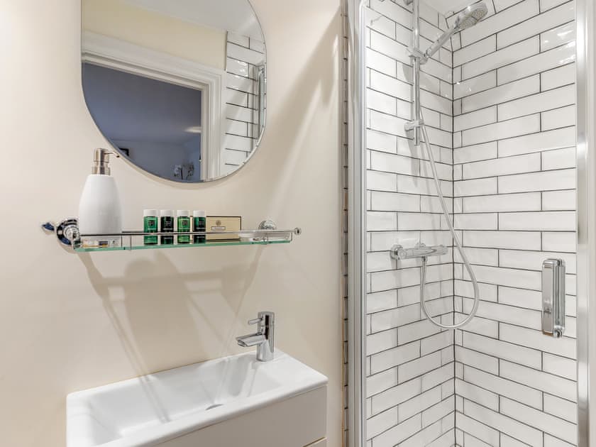 Bathroom | The Bluebell Country Inn, Glangrwyney Crickhowell